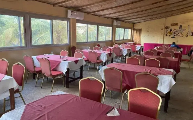 Le Calao du Lac Rose