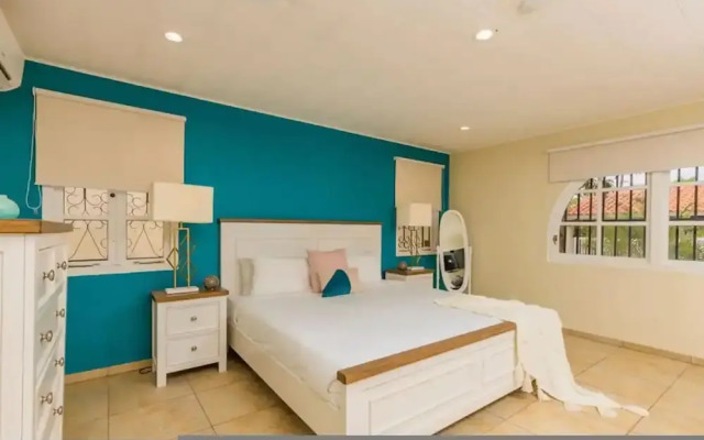 Beautiful 4BR 3BA Villa w Private Pool Jacuzzi
