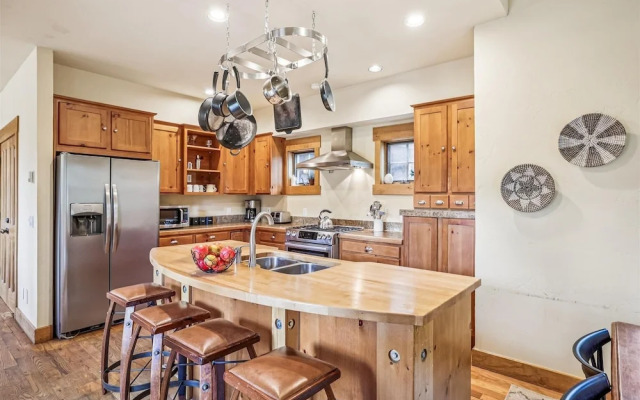 Little Bear Lodge 4 Bedroom Home