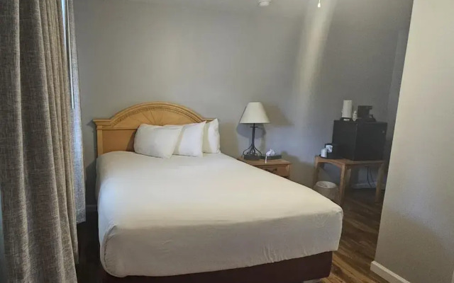 Capt.'s Inn & Suites