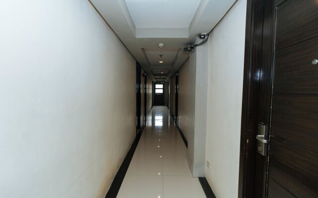 RedDoorz near Quezon City Circle