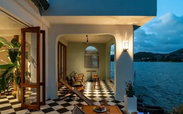 Jiujian Tang Dayu Homestay (Dongqian Lake)