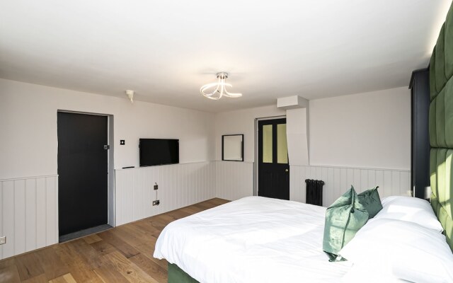 Pages Hotel Guesthouse