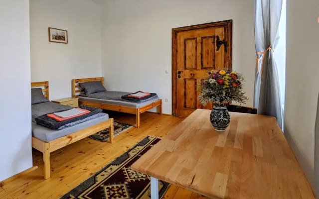 Gästehaus Honigberg next to the Fortified Church of Harman