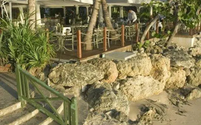 Settlers Beach Villa Hotel