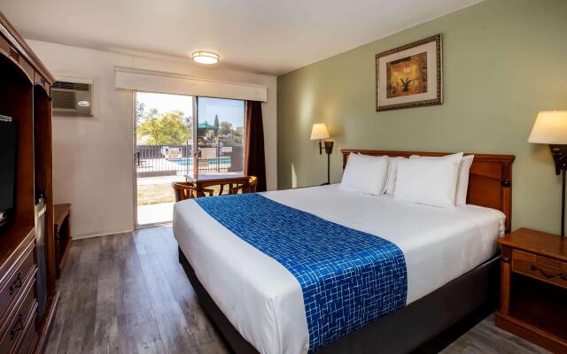 Travelodge by Wyndham Red Bluff South of Redding