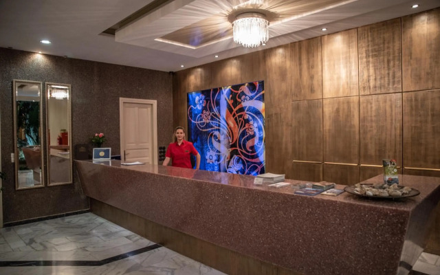 Alma Luxury Resort Hotel