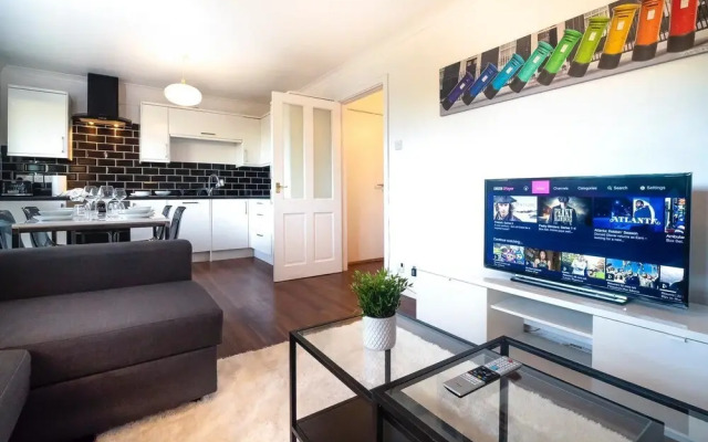 Deluxe London Homes Riverside Apartment