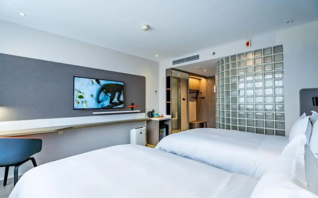 Holiday Inn Express Shanghai Jinqiao Central by IHG