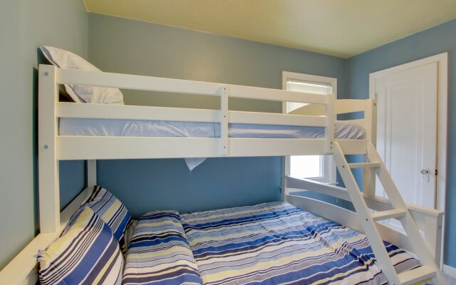 Lakefront Algoma Home w/ Deck, Grill & Fireplace