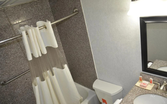 Red Carpet Inn & Suites Ebensburg