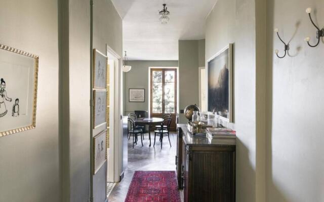 Luxury 2 bed apartment, central location with mountain views