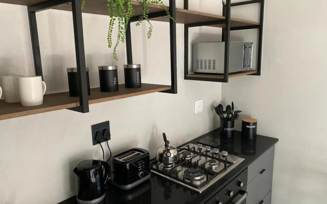 46 on Allcock Luxury Guest Apartment