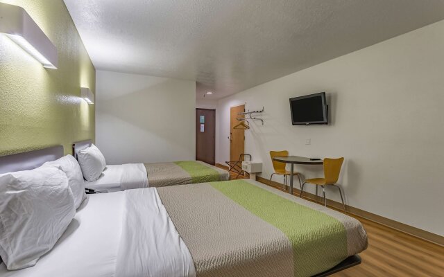 Motel 6 Santa Fe Central