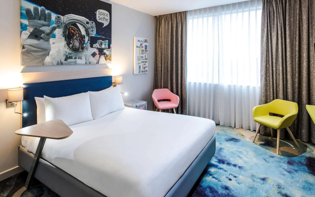 Ibis Styles London Heathrow - Image 6