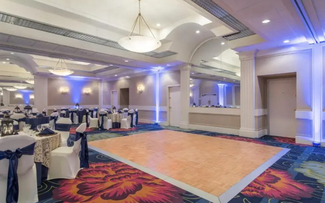 Crowne Plaza Virginia Beach Town Center by IHG