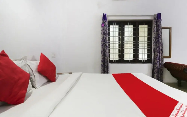 OYO 61270 313s Royal Suites