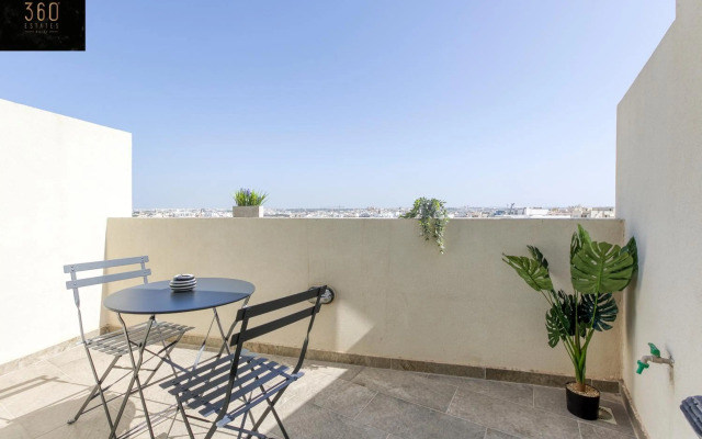 Spacious, 1BR duplex off UNI/Hospital with WIFI by 360 Estates