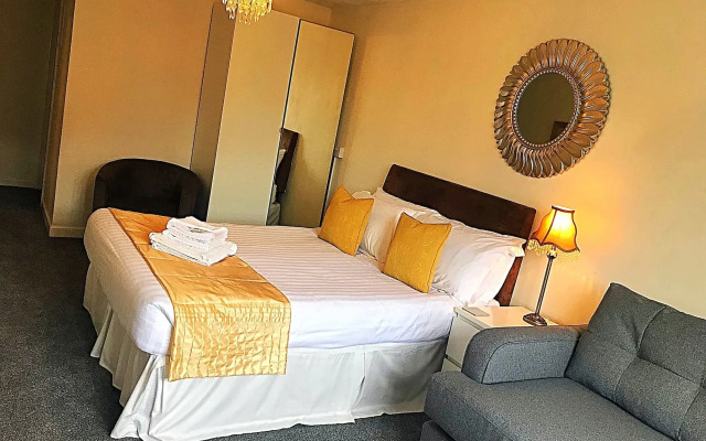 Marina Court Hotel