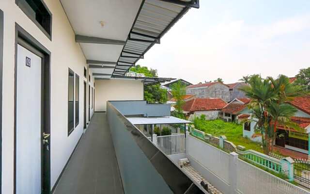 OYO 3187 Kost Putri Bu Chris