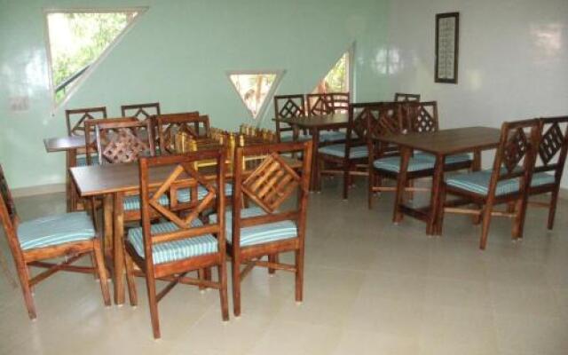 Inn Pondiville Forest Retreat