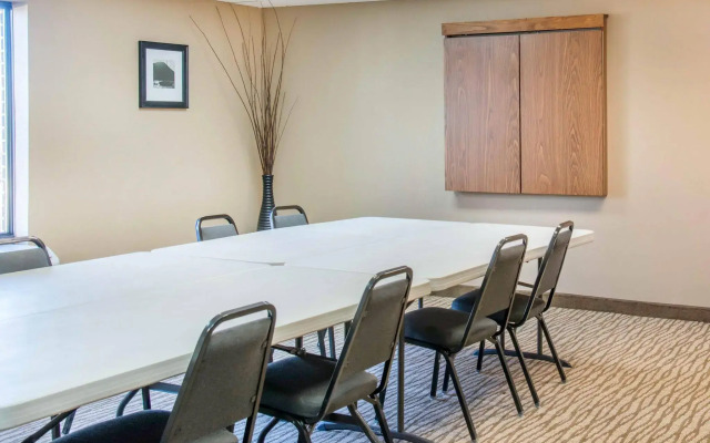 Holiday Inn Express & Suites Eden Prairie – Minneapolis by IHG