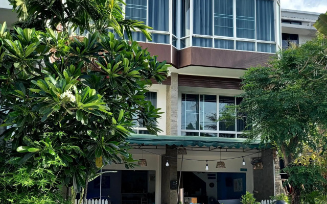 Baan Oui Phuket Guest House