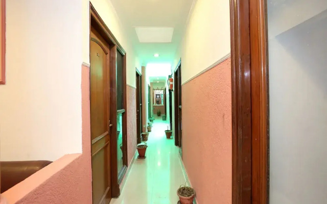 OYO 990 Hotel Paradise