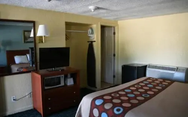 Super 8 Motel - Weymouth/boston Area