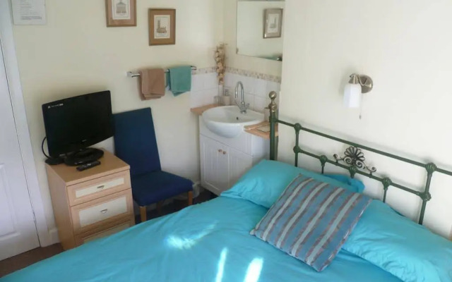 Hollybush Guest House