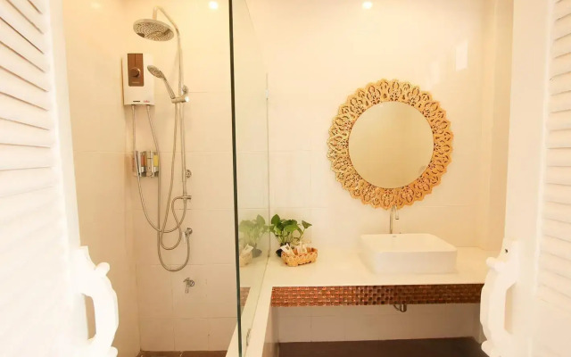 Ratchiangsaen Flora House