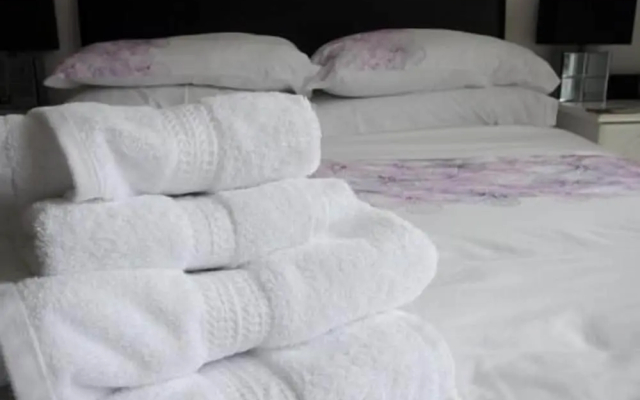 Headlands - Room Only Accommodation