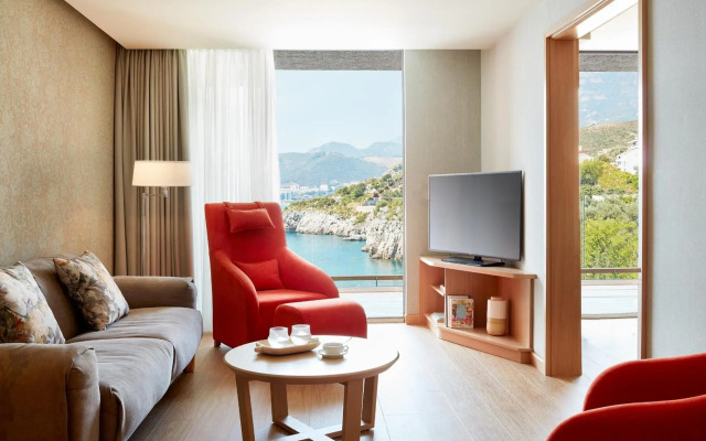 Maestral Resort & Casino