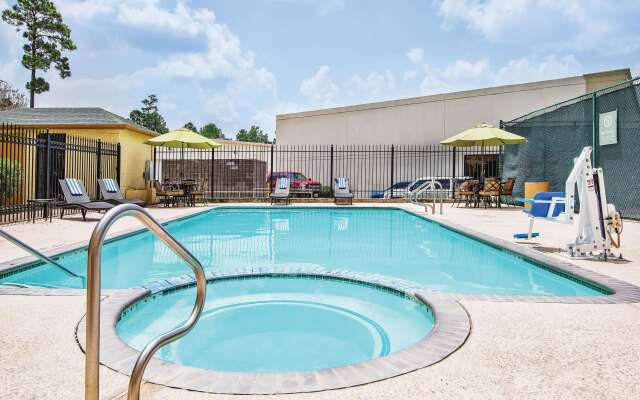 La Quinta Inn & Suites by Wyndham The Woodlands/Spring