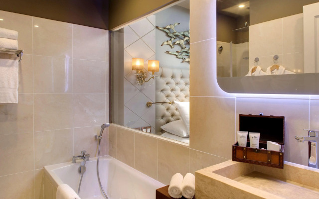 Grand Hotel Des Sablettes Plage, Curio Collection By Hilton