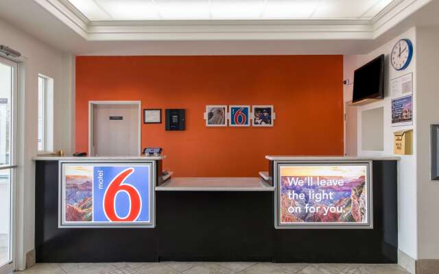 Motel 6 San Antonio, TX - Downtown - Alamo Dome