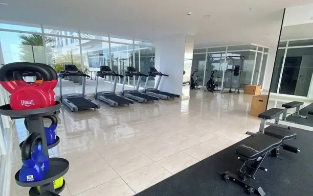Room-sofa Bed Stay Rooftop Pool & Gym, A