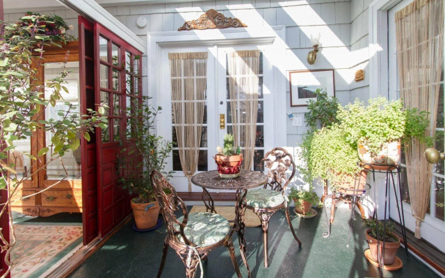 The Harbor Rose Bed & Breakfast