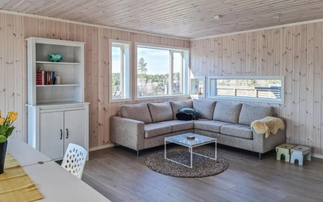 Stunning Home in Færvik With Wifi and 4 Bedrooms
