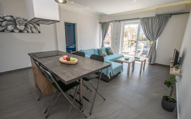 Modern Spacious Apartment