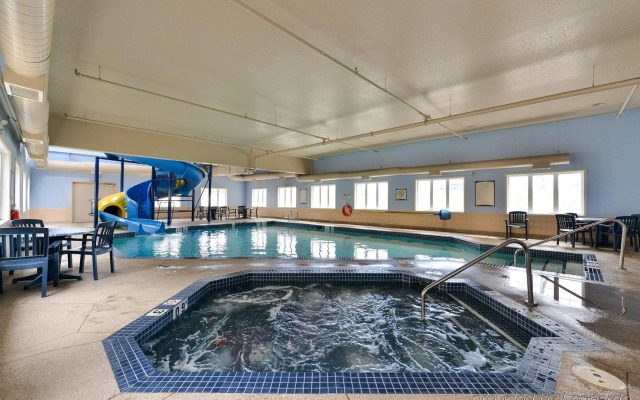 Staybridge Suites Calgary Airport by IHG