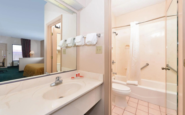 Econo Lodge Canton I-55