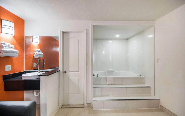 Motel 6 Houston, TX - Brookhollow