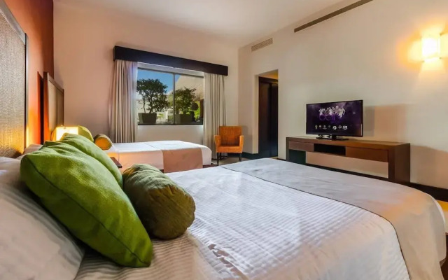 Beachfront! Luxury! 2 BR, W/ Plunge Pool. Paradise