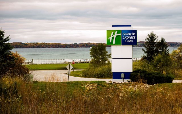 Holiday Inn Express Hotel & Suites Acme-Traverse City, an IHG Hotel