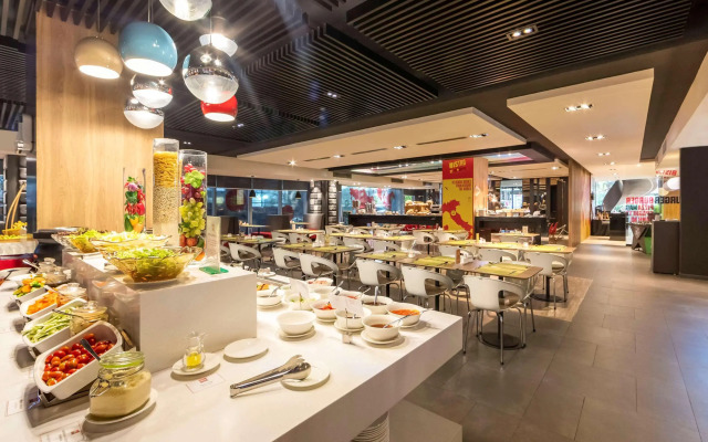 ibis Saigon Airport