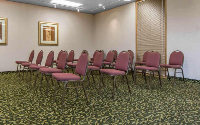 Quality Inn & Suites Bay Front