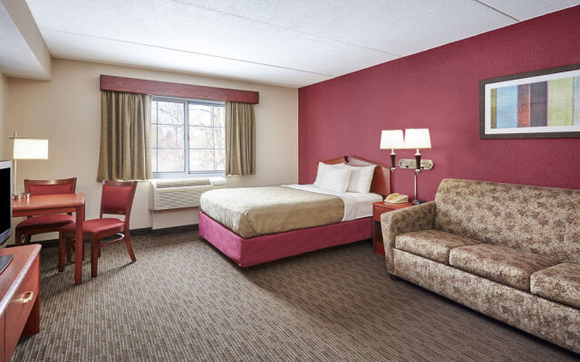 AmericInn Lodge & Suites Saugatuck — Douglas