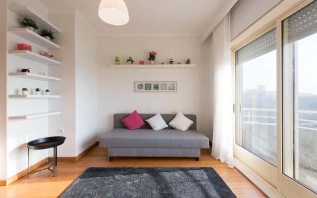 LovelyStay - 1BR Flat with Stunning Views over Porto