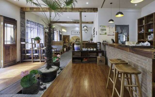 Floral Hotel Deqing Qinzizaiju